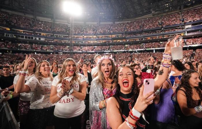 La tournée Eras de Taylor Swift atterrit à Toronto avec un concert cathartique et communautaire à l’échelle du spectacle