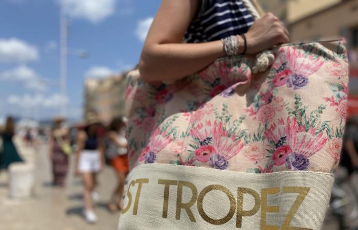 la direction de la marque Saint-Tropez participe aux débats au conseil municipal