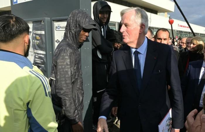 Barnier rentre en contact avec un passant qui n’a “plus rien” à son compte