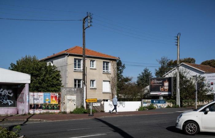 il l’attendait dans le placard avec un couteau