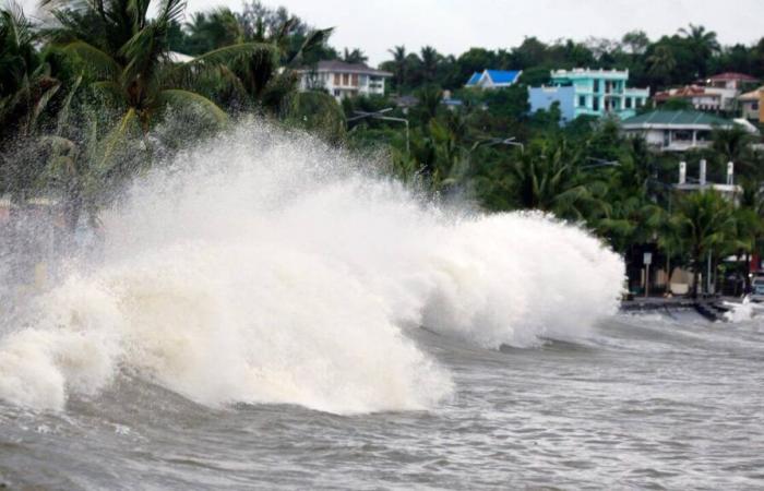 « Potentiellement catastrophique », le super typhon Man-yi touche terre aux Philippines