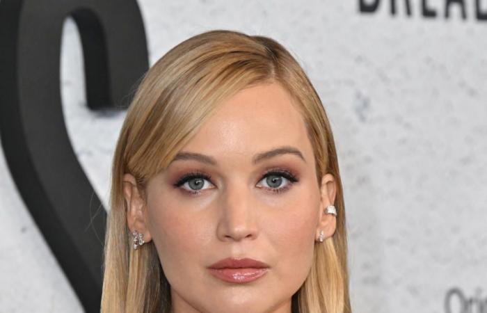 Jennifer Lawrence transforme une robe vintage rare en la robe de maternité noire la plus chic