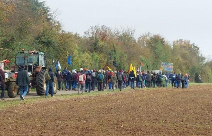 Au moins 700 manifestants anti-bassin rassemblés à Saint-Sauvant dans la Vienne