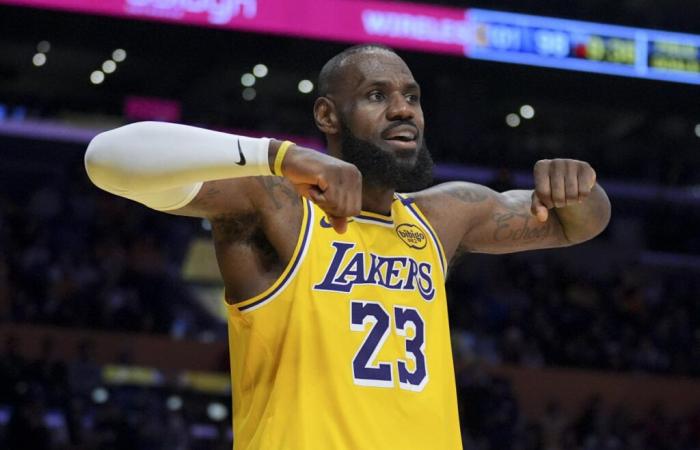 LeBron James, 39 ans, enregistre son 4e triple-double consécutif, son meilleur record en carrière