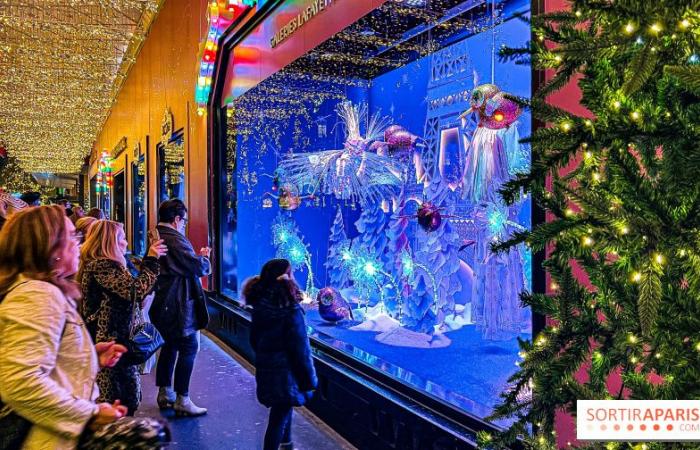 Les vitrines et le sapin de Noël des Galeries Lafayette 2024