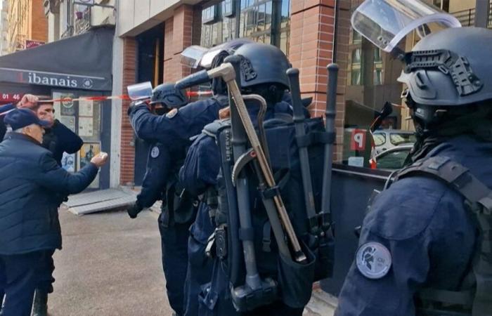 un homme “est enfermé” dans un restaurant