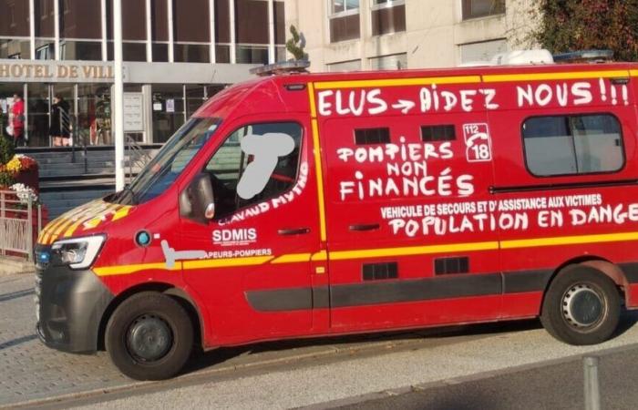 Un campement devant la métropole de Lyon : nouvelle mobilisation des pompiers