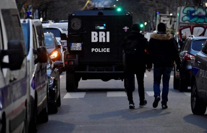 prenant des otages à Issy-les-Moulineaux, le fou arrête les salariés de son père