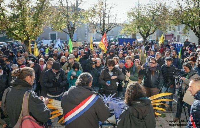 Des militants rassemblés à Saint-Sauva