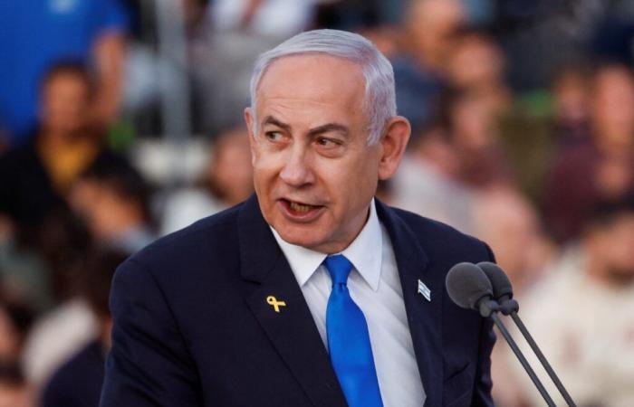 deux fusées éclairantes tirées devant la résidence privée de Benjamin Netanyahu