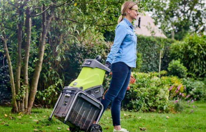 Avec une poubelle de 40 litres, ce broyeur de plantes est sûrement la meilleure offre du jour sur ce site