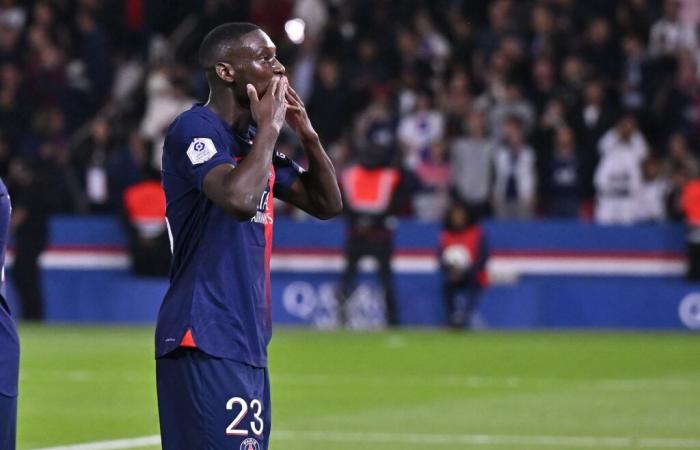 un invité surprise pour Kolo Muani, le PSG jubile