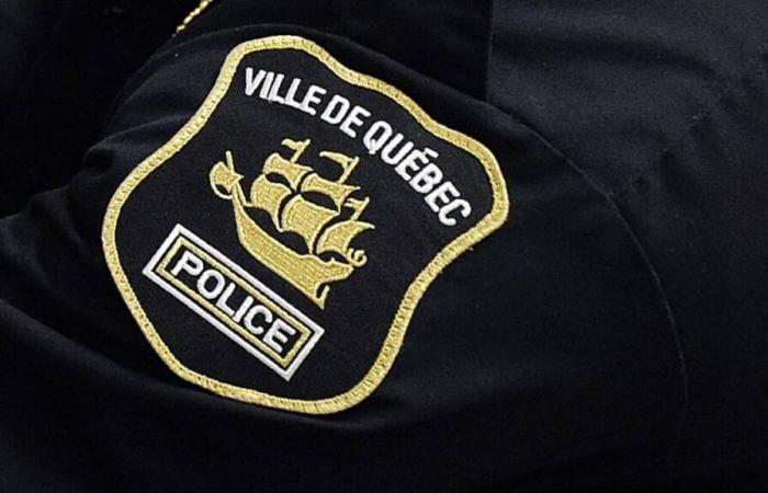 Un homme armé d’un couteau se précipite vers des policiers à Québec