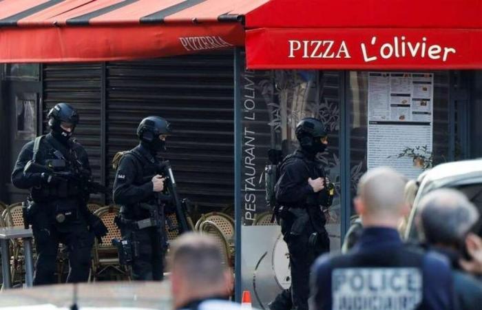 Dans une pizzeria près de Paris, trois heures de prise d’otage sans blessé