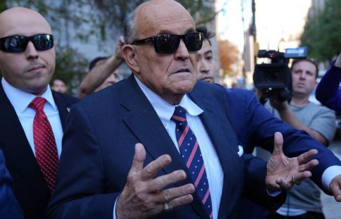 Convicted of defamation, Rudy Giuliani, former Trump lawyer, delivers his Mercedes but clings to his baseball jersey – Libération