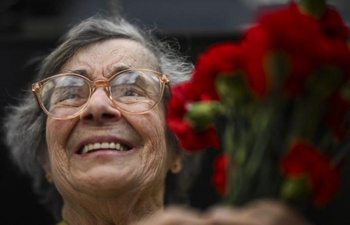 Mort de « la dame aux œillets », symbole de la révolution de 1974 au Portugal