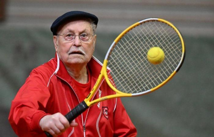 «Quand je joue, j’ai 20 ans dans ma tête»… A 100 ans, Armand frappe la balle deux fois par semaine au Stade Toulousain