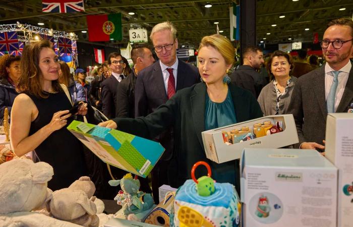 La Grande Duchesse Maria Teresa et sa belle-fille Stéphanie font un tour du monde caritatif au Bazar International Luxembourg