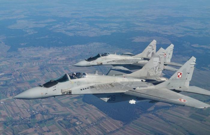 La Pologne déploie des avions de combat au milieu de « l’attaque massive » de la Russie en Ukraine