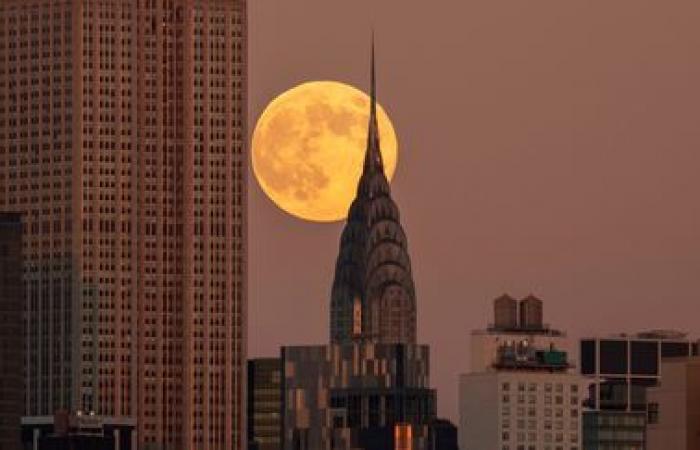 EN IMAGES. La Lune du Castor, la dernière « super Lune » de l’année, a illuminé le ciel du monde entier