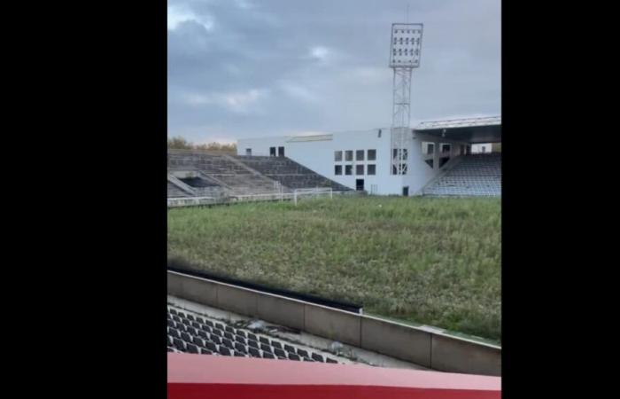 Les tristes images du stade des Costières, terrain historique de Nîmes, laissé à l’abandon