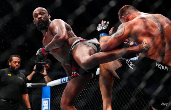 Jon Jones réussit un superbe coup de corps contre Stipe Miocic pour conserver le titre