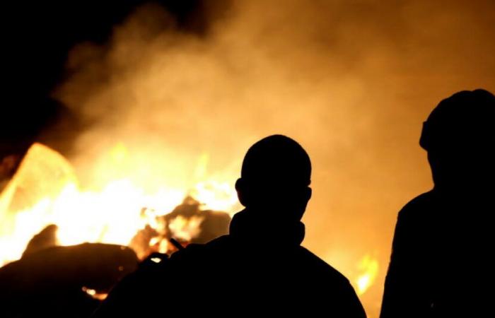 Valentinney. Il vole deux pots de sauce tomate et met le feu à la voiture du voisin