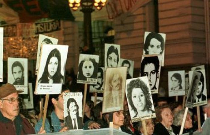 sans le président Javier Milei, Emmanuel Macron rendra seul hommage aux victimes françaises de la dictature militaire