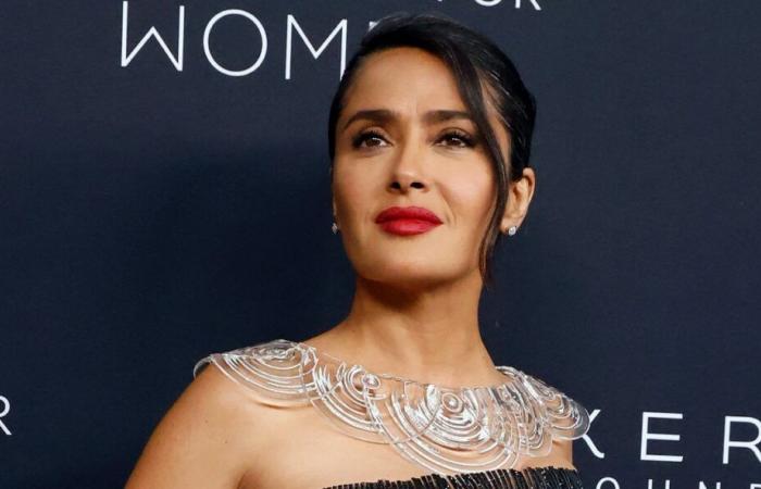 Les fans de Salma Hayek pensent qu’elle doit être « immortelle » alors qu’elle montre sa silhouette dans une nouvelle vidéo