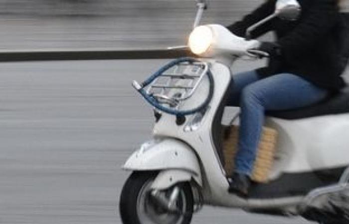 un adolescent percuté en scooter, une mère cherche des renseignements