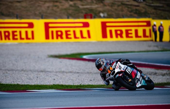 Quelle émotion ! Arón Canet remporte une bataille passionnante jusqu’à la ligne d’arrivée de la course Moto2 à Barcelone.