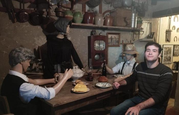 Ce jeune collectionneur d’objets anciens a créé deux musées dans la ferme familiale en Dordogne