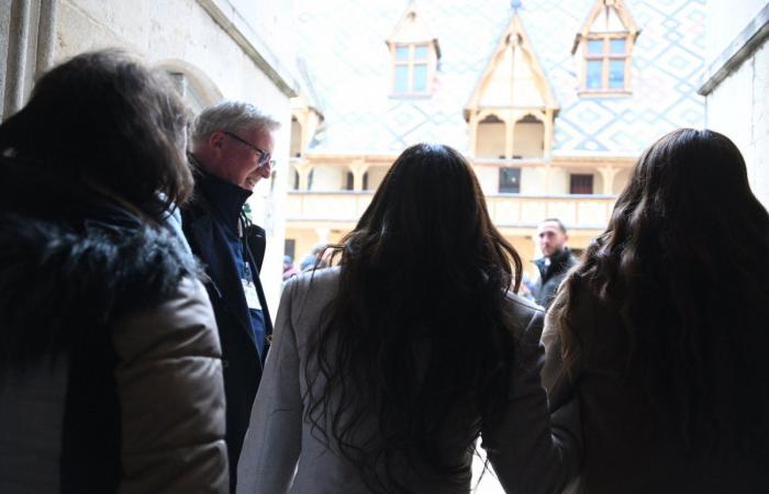 Eva Longoria, Jean Reno, Dominic West, Zabou Breitman, Constance Labbé, Patrick Paroux… rain of stars at the Hospices de Beaune