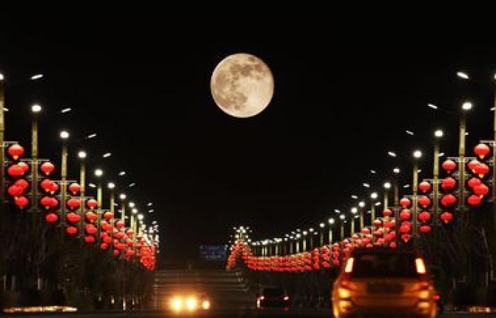 EN IMAGES. La Lune du Castor, la dernière « super Lune » de l’année, a illuminé le ciel du monde entier