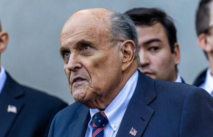 Giuliani retourne Mercedes et surveille les agents électoraux de Géorgie qu’il a diffamés