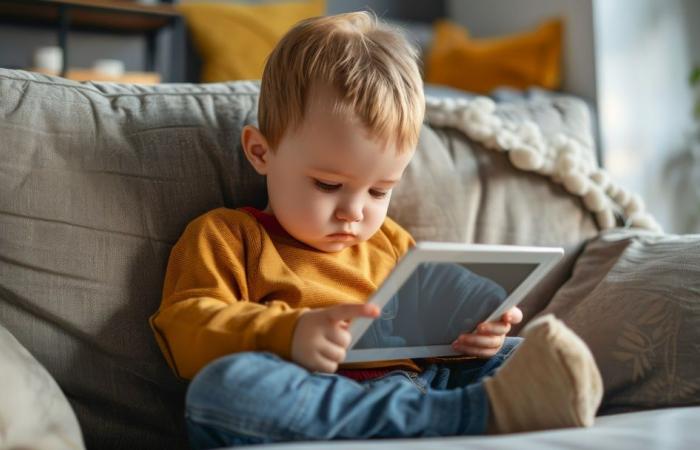 Le temps passé devant un écran accélère la puberté et la croissance osseuse chez les enfants