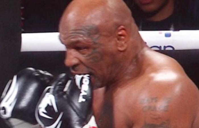 Mike Tyson révèle pourquoi il a continué à mordre son gant pendant le combat contre Jake Paul