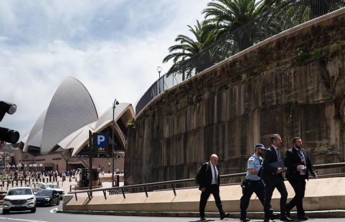 Le radiodiffuseur vétéran Alan Jones arrêté à Sydney dans le cadre d’une enquête sur des allégations d’attentat à la pudeur et d’attouchements sexuels