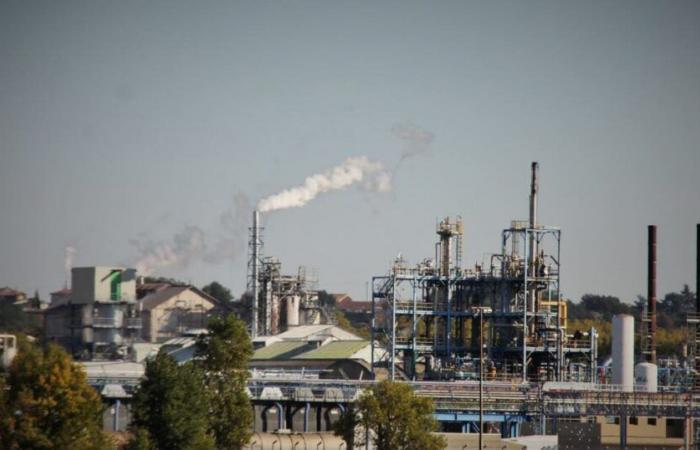 dégagement notable de dioxyde de soufre