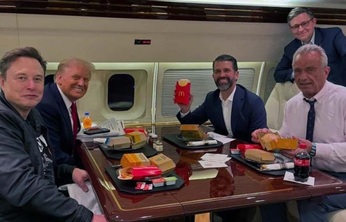 Donald Trump et RFK Jr se gavent de hamburgers et de frites après avoir promis de « rendre l’Amérique en bonne santé »