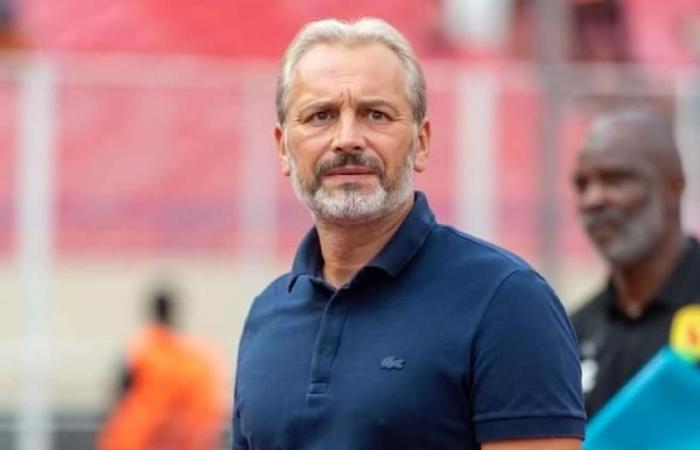 «On a fait un pire match… offensivement» (Sébastien Desabre)