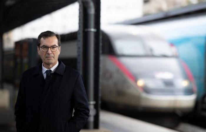 le patron de la SNCF appelle les cheminots à “rester du côté des Français”