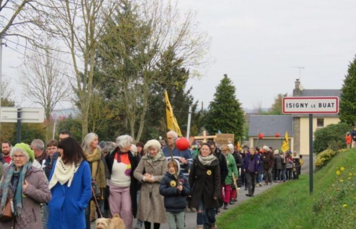 500 manifestants contre une extension des serres de tomates dans le Sud Manche