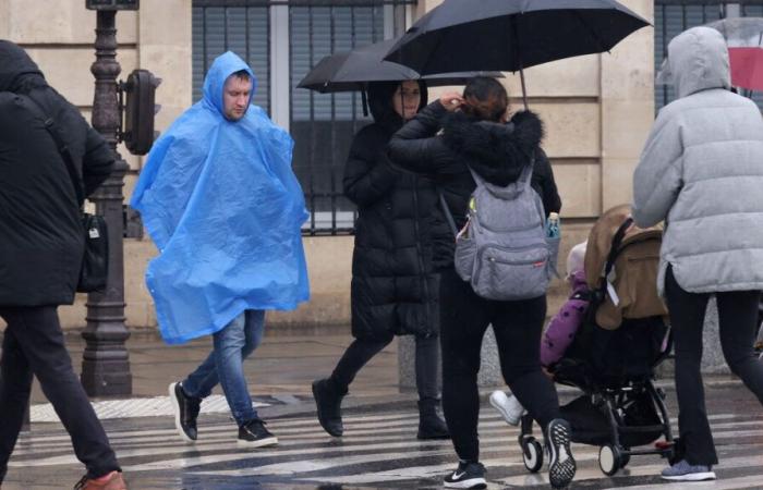 Trois semaines de pluie attendues en une journée sur le nord du pays lundi et mardi, fortes rafales en région parisienne