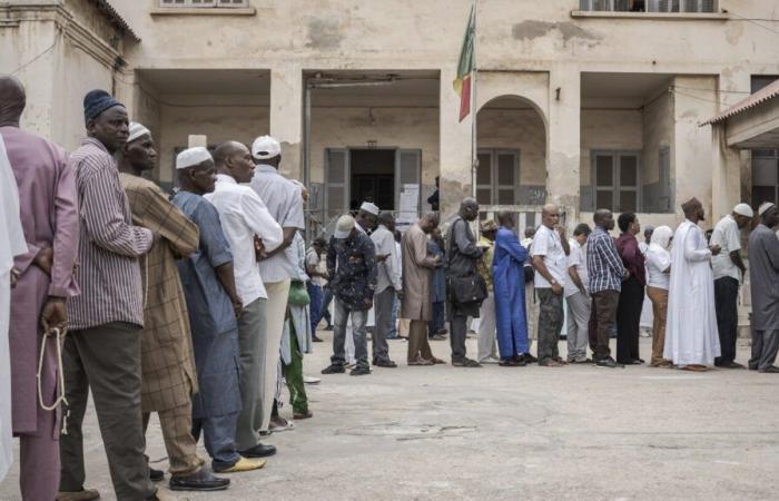 Le Sénégal vote une élection qui décidera si le président peut mettre en œuvre les réformes promises