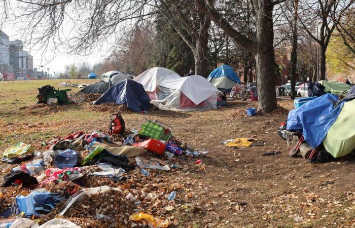 Démantèlement imminent d’une partie du campement de la rue Notre-Dame