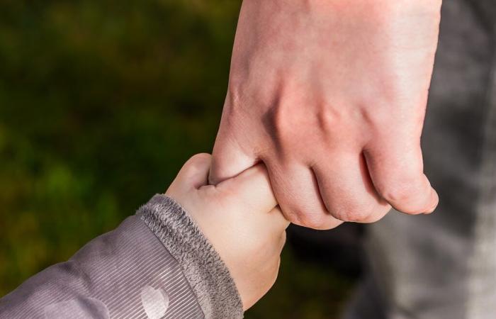 Il pensait que sa petite fille était morte dans un incendie alors qu’elle était retenue captive non loin de chez lui.