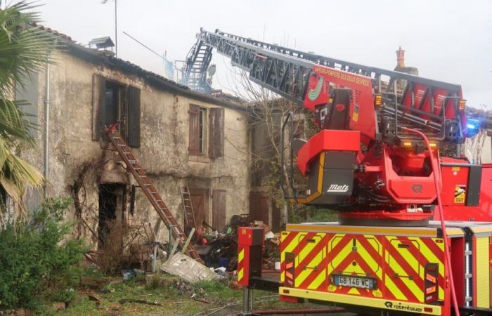 une maison entièrement détruite par les flammes à Brûlain