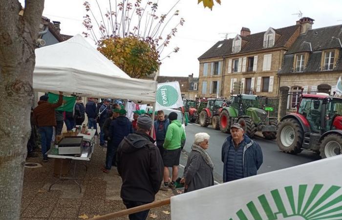 “C’est navrant”, “Stop à l’agricide”, les agriculteurs du Lot dans la rue