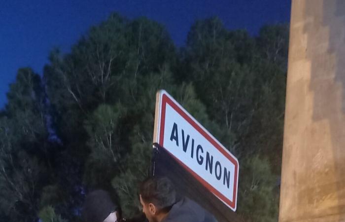 Des agriculteurs bloquent le pont de l’Europe à Avignon